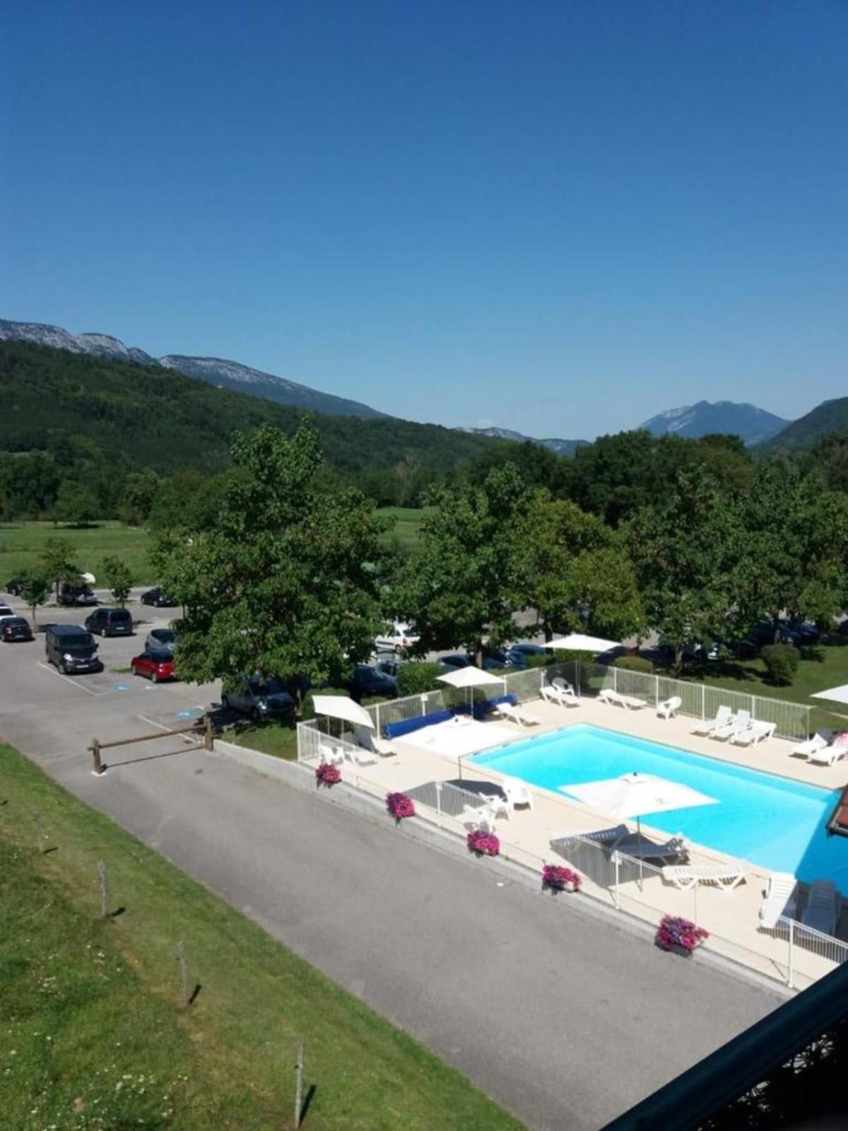 The Green Fee Close To The Golf Course And 5 Minutes From The Lake Giez Exterior foto